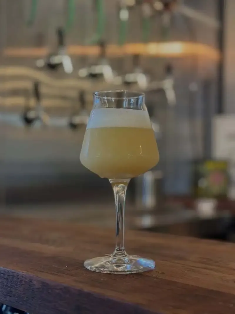 WITCH CRAFT Marketで桃ヴァイツェンやIPAなど5種のビールを紹介