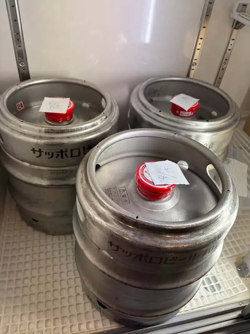 The Beer Shop Hirakata city、8月16日の樽生に黒ラベル、帝国IPA、ドゥシャス・デ・ブルゴーニュ