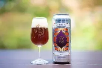 志賀高原ビール、木樽熟成山伏 redを初の500ml缶で発売