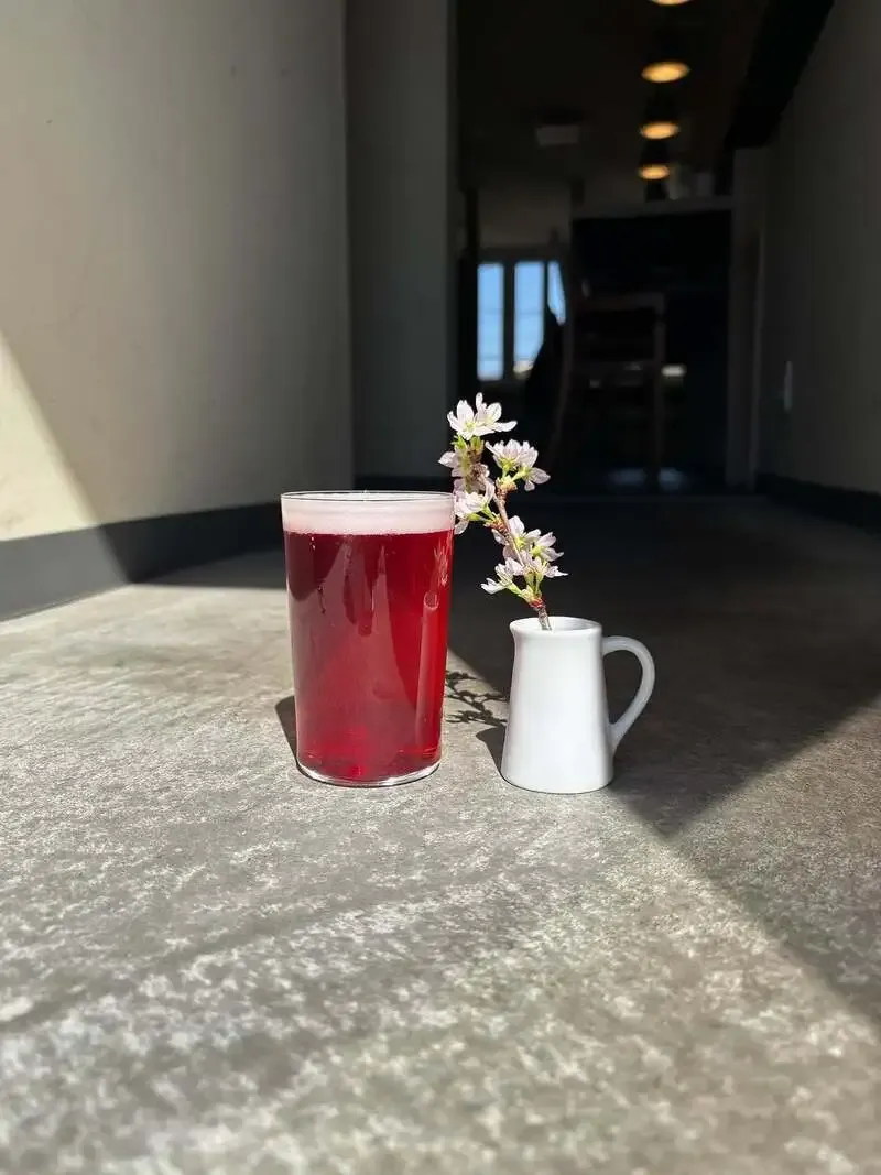 karuizawa Qでフルーツエール「Ruby」を案内　ラズベリーとブルーベリー使用