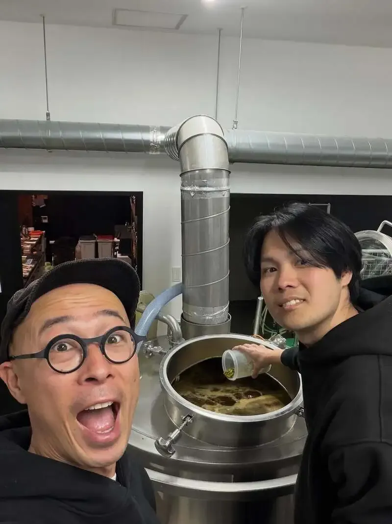 ヴィ・アゲイン・ブリューイング、ブラキッシュギアとチャイミルクスタウトを仕込み