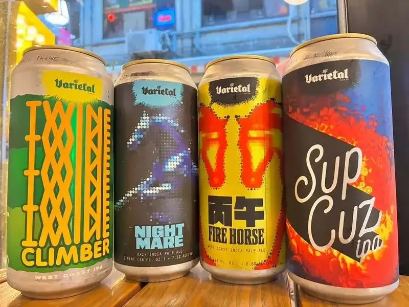 Titans Craft Beer TaproomでVarietal Beer Co.缶4種を案内