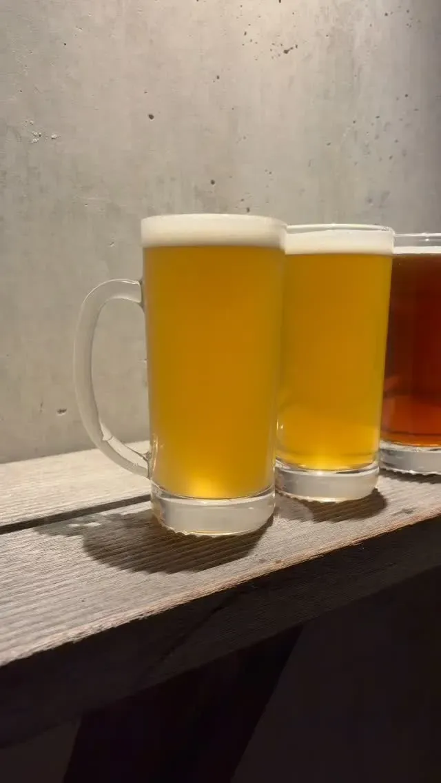高知・フライシュ ケーニッヒが本日の来店を案内、クラフトビールと赤身肉を楽しむ一軒