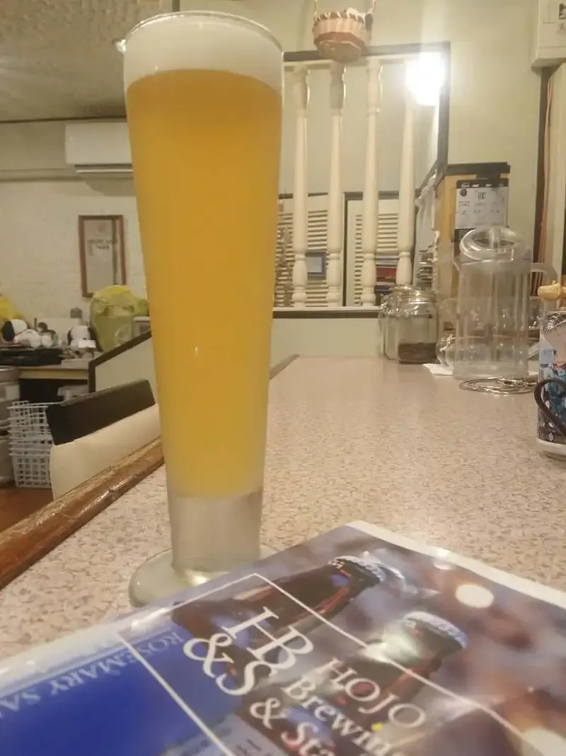 松山のCoffee & Beer RootsでHojo Brewing & Staysのライスセゾンが開栓