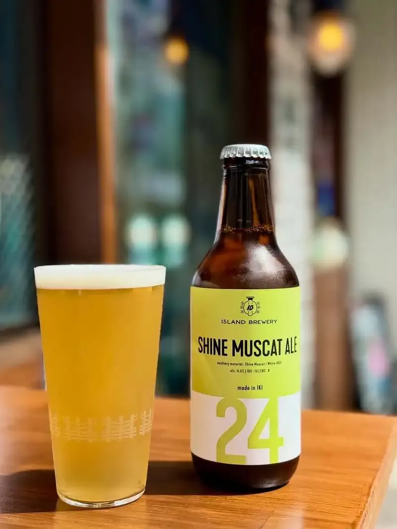 籠屋 下高井戸店で壱岐島・アイランドブルワリーの「シャインマスカットエール」開栓