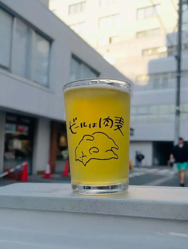 幡ヶ谷の焼肉スタンド 肉と麦でひみつビール『畑と麦ときどき女将』樽開栓