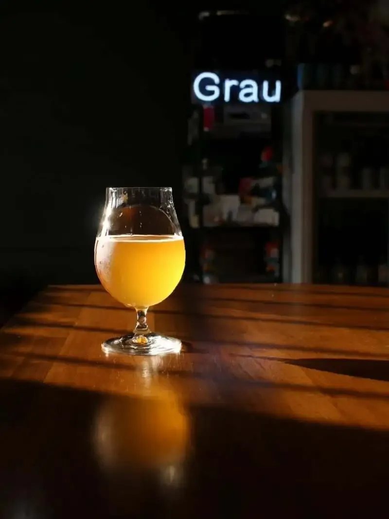 ふじみ野のGrau Craft beer barで麦雑穀工房の梅セゾン開栓、BLACK TIDEも