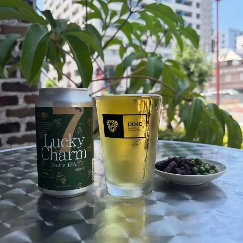 DD4D BREWING & CLOTHING STOREに7周年記念ビール「Lucky Charm」開栓