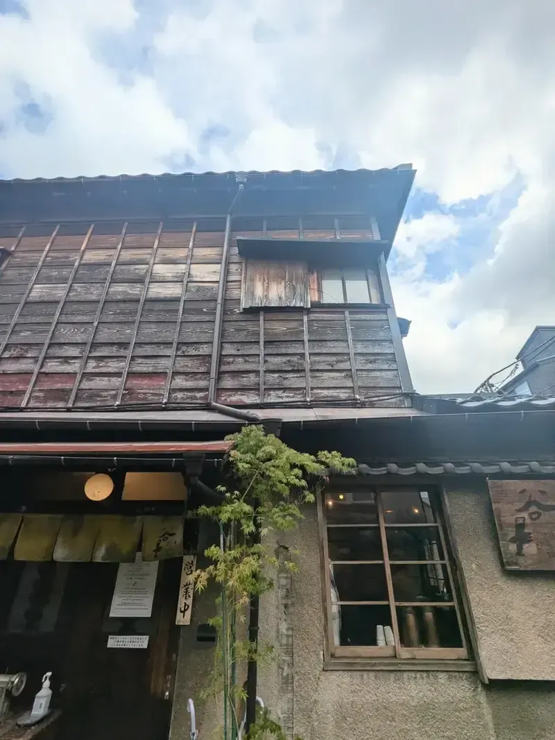 谷中ビアホールが梅雨向けに3銘柄案内　谷中ヴァイツェン、谷中ゴールデン、アウグスラガー