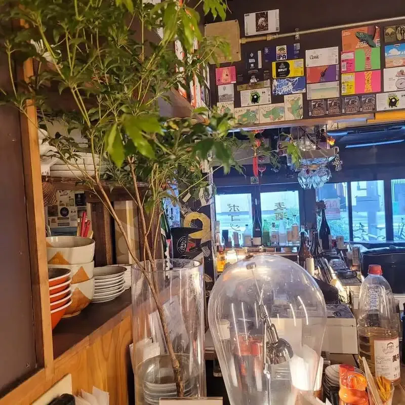 麦酒やポゴロジー、CRAFTBANKや箕面ビールなど14種のタップを案内