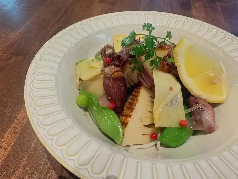 池袋のp-144xシトラバ、春のおすすめ料理と8種の樽生を案内