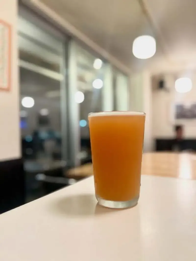 ニュースクールにEnglish Pale Ale「焙」登場　ほうじ茶香るゲストビール