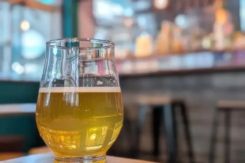 四日市のcraft beer HOP CROWDで国内外8銘柄を案内