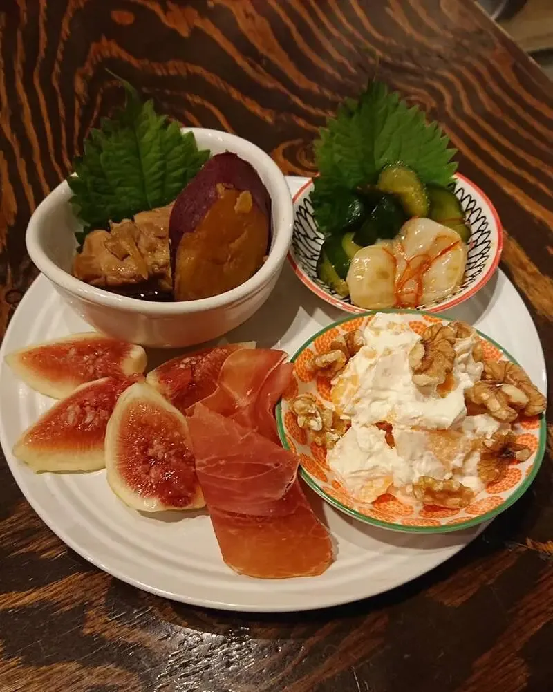 Beer House Hobbitで秋の食材を味わう本日のオススメプレートを案内