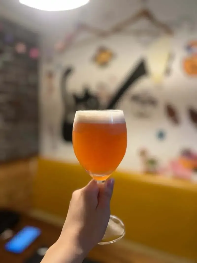 錦糸町のVECTOR BEERでうしとらブルワリー「生搾りブラッドオレンジセゾン」が開栓