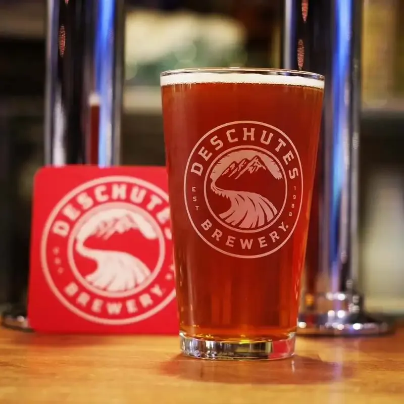 稲毛海岸のMIHAMA BASEでDeschutes『Bachelor Bitter』新規開栓、9樽が並ぶ