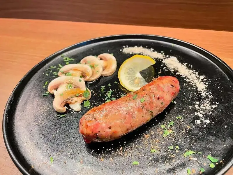 CRAFT BEER BASE leaf、4/10のタップに自社醸造10種とゲスト5種