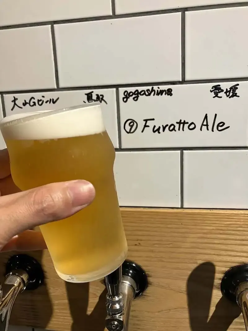 カワズブルーイング、愛媛gogoshima beer farmのゲストビール「Furatto Ale」を開栓