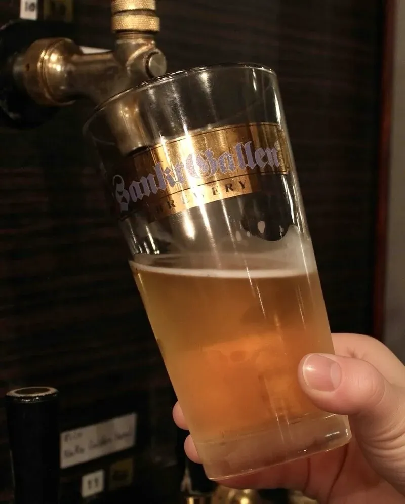 vivo! BEER＋DININGBARで16周年企画、サンクトガーレン「“超”湘南ゴールド」開栓