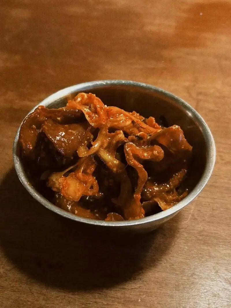 Hakuraku MökkiでTotopiaのKodamaphobia開栓、スパイス料理も充実