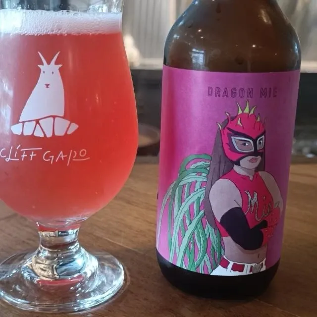 クラフトビアマーケット神田店でCLIFF GARO BREWING「ドラゴンミー」と箕面ビールスタウトが開栓