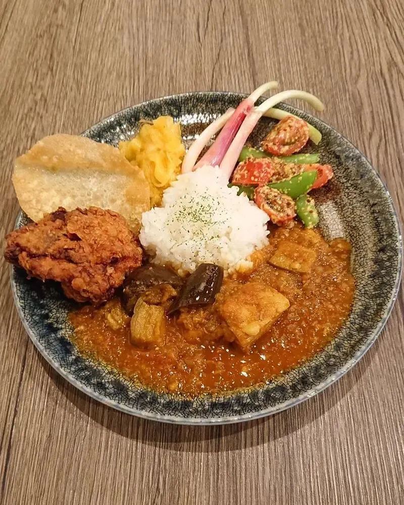 Beer House Hobbitで「俺のカレー弐号機」とOtama Brewingの999 Saison開栓