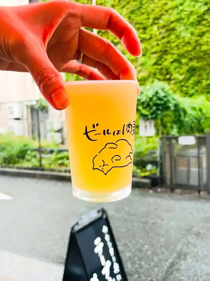 幡ヶ谷の焼肉スタンド 肉と麦でAMAKUSA SONAR BEER「ぐるぐるめぐる」開栓