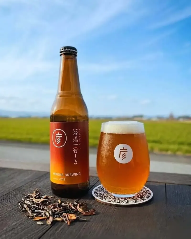 彦根麦酒が「茶湯一会ーる」を訴求、ほうじ茶香る限定エール販売中