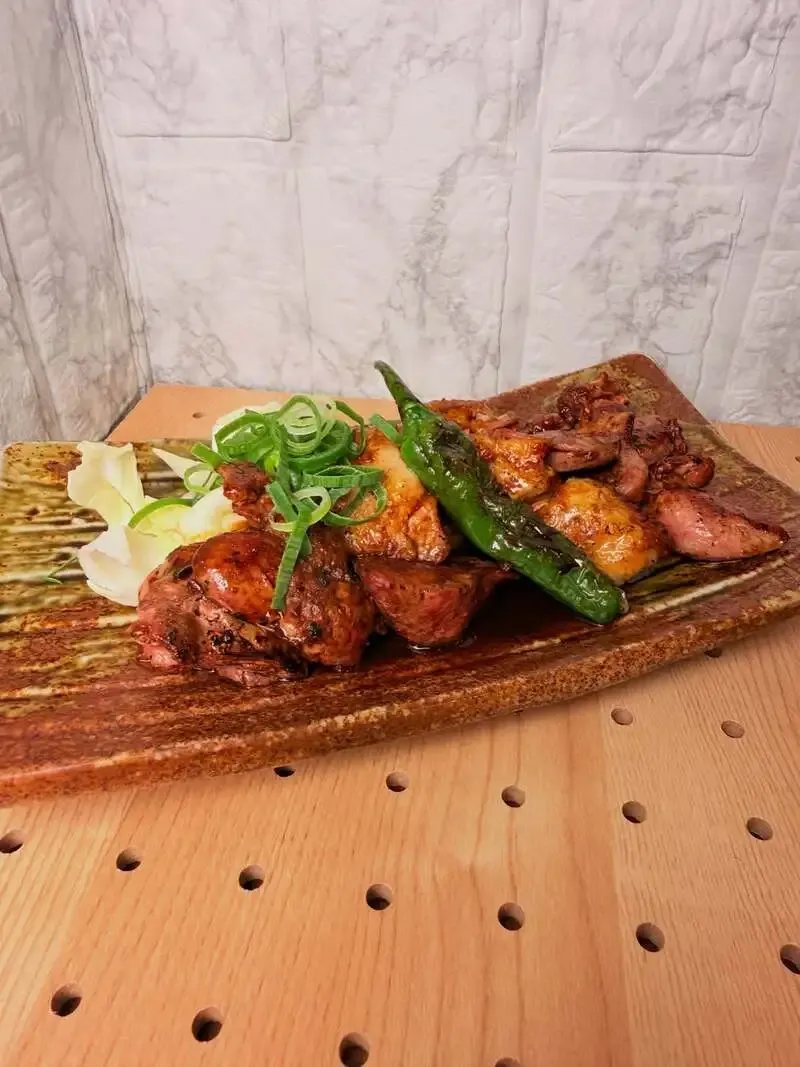 T.S.Brewery・焼鳥酒蔵 よい鳥、ミックス焼きを紹介　自家製クラフトビール5種を案内
