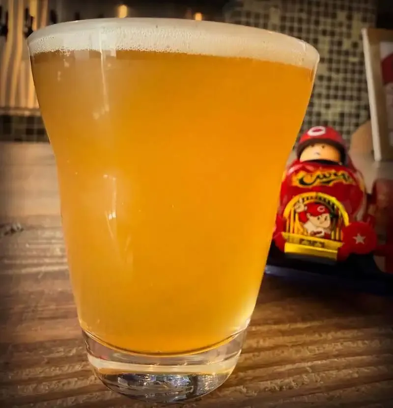 広島・クラフトビールバー mugiでMacKenDyのHazy IPAを開栓