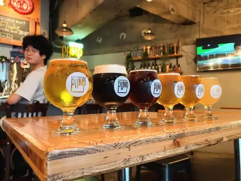 PUMP craft beer bar in Minami-Ikebukuro taps six kegs, including Trademark Brewing