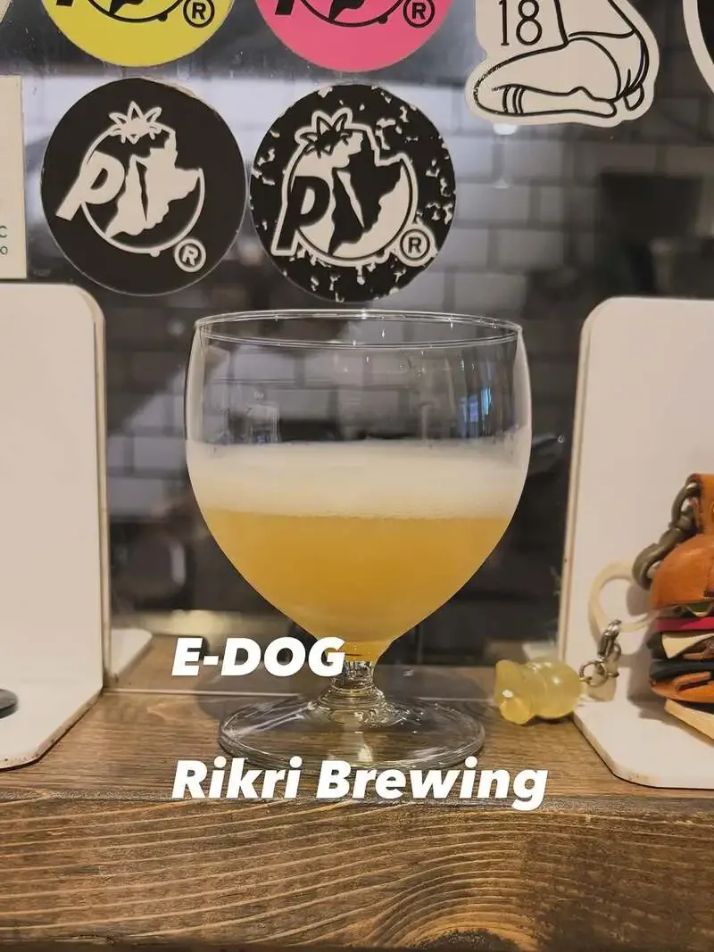 神保町のfolk burgers & beersでロマンチックビレッジブリュワリーのT-IPA開栓