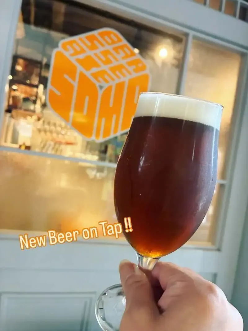 Brasserie SOMAで小倉ブルーイング『ひがしたにポン菓子ブラウンラガー』開栓