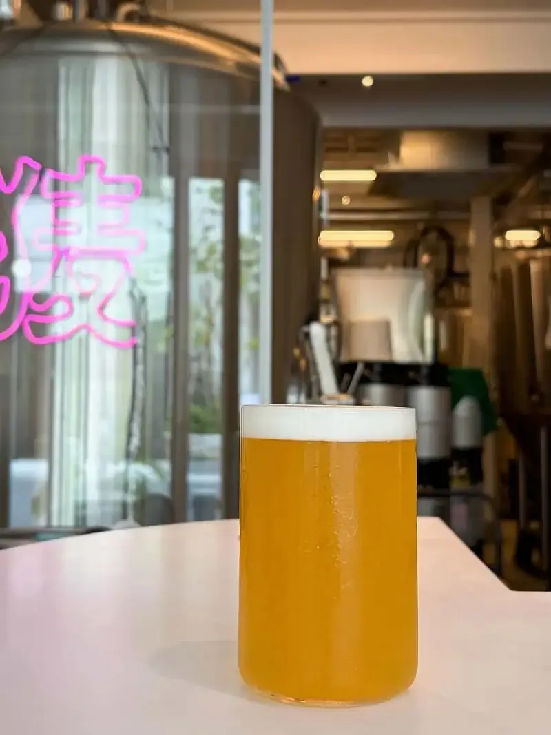 バクブルワリーが大阪・堀江でキュウリを使った新作ビールを公開
