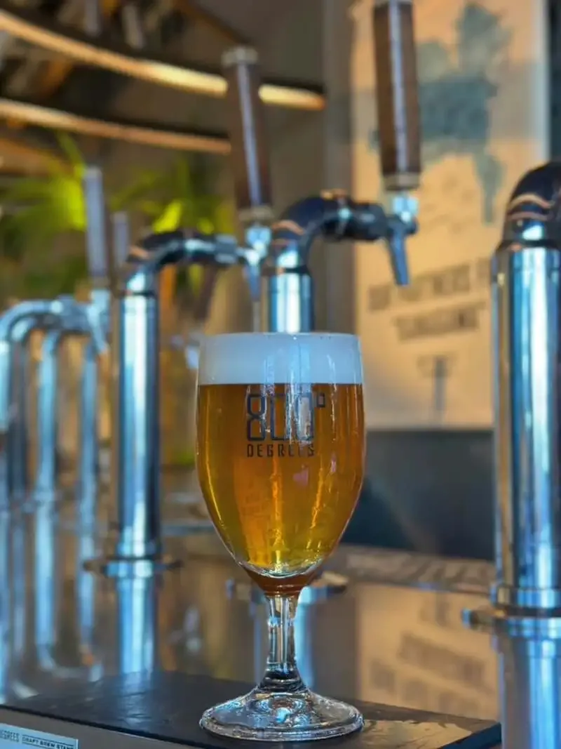 800°DEGREES CRAFT BREW STANDが湘南ビールIPAを案内