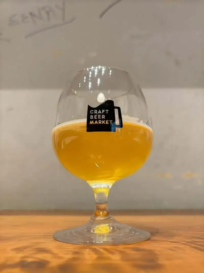 神保町のCraft Beer Market Jimbo-choで潮風ブルーラボの「アイランドデライト シークワーサーゴーゼ」開栓