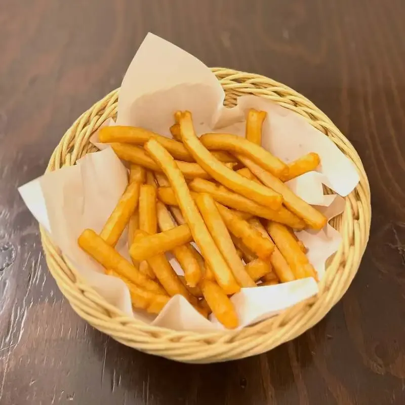 横浜ベイブルーイング関内本店で14タップの多彩なビールを提供