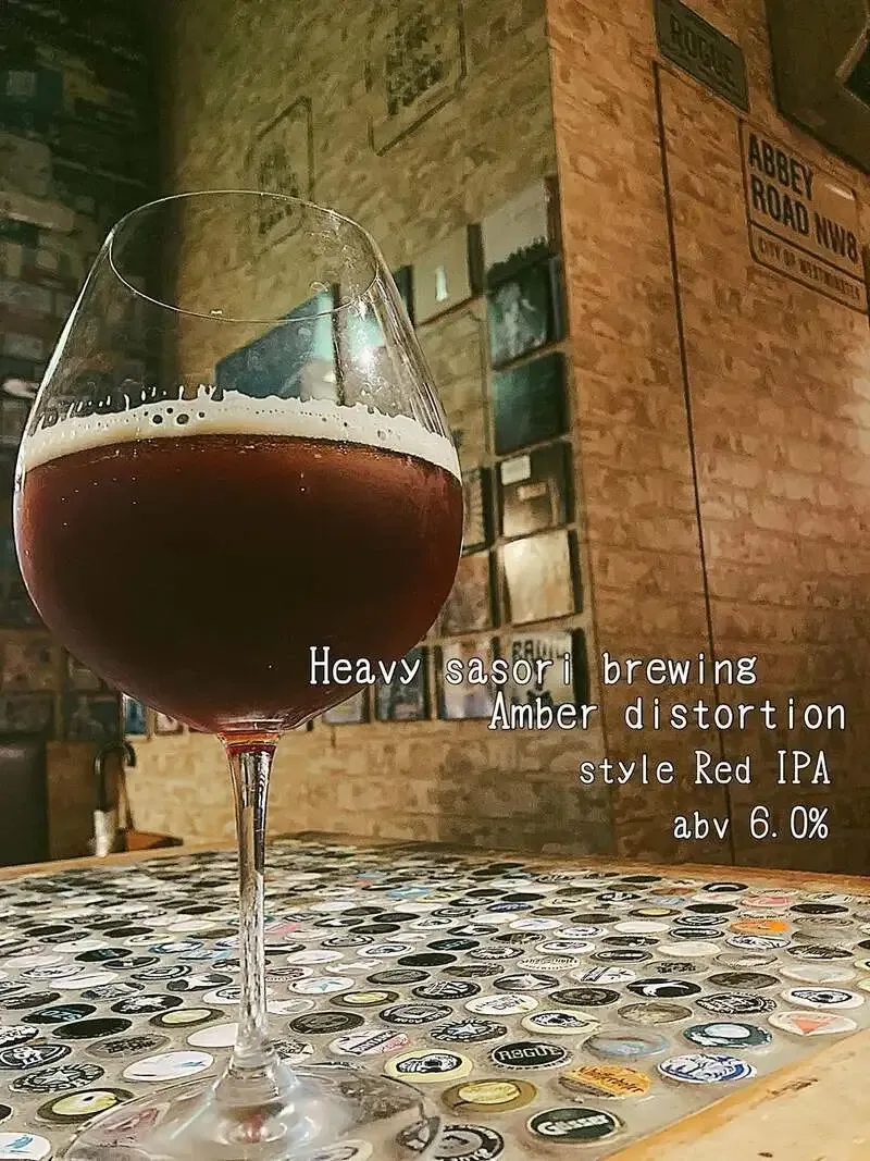 麦酒食堂3F-22でHEAVY SASORI BREWINGの「Heavy sasori Amber distortion」開栓