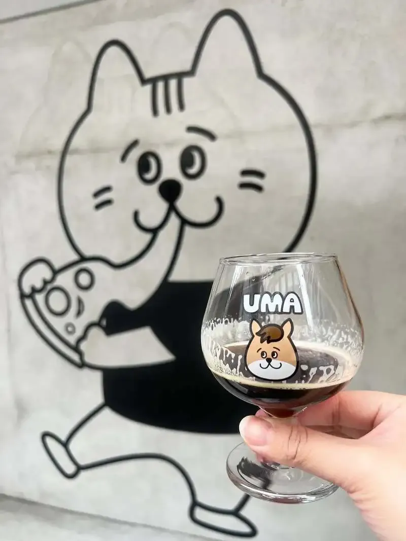 BEERKICHIでNEKOBEERのストロベリーガナッシュケーキスタウト開栓