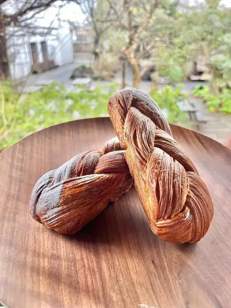 湘南ビール「シュバルツ」使用の記念パン、MOKICHIで3月16日販売開始