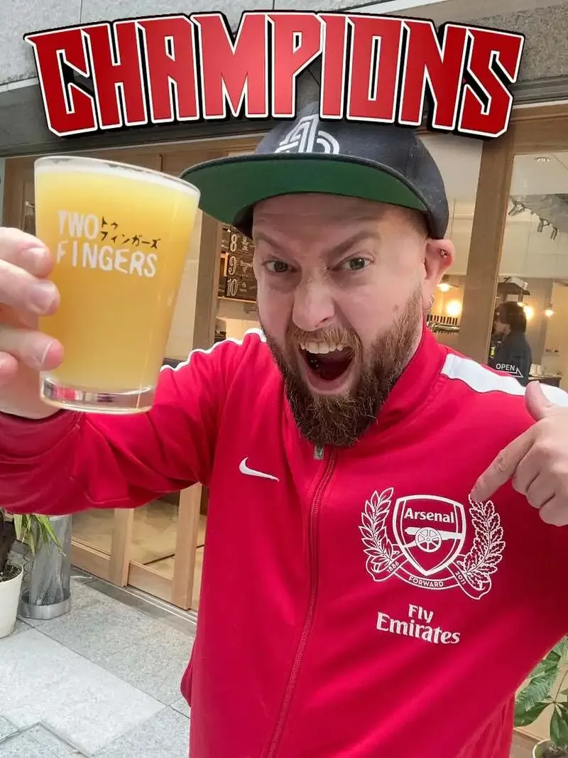 Two FingersでWCB×InkhornのHazy IPA『スーパー フレッシュ』開栓