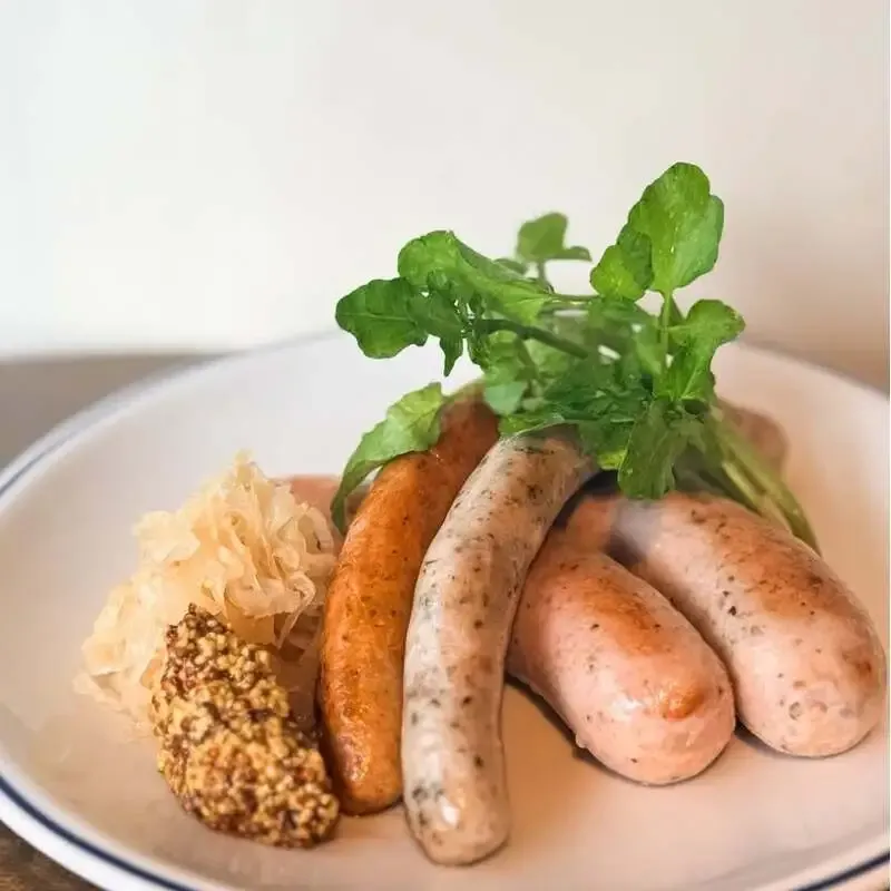 Craft Beer Market 神保町で「CRAFTROCK SAUSAGE」4種盛り合わせを提供