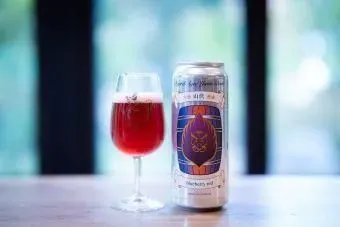 志賀高原ビール、木樽熟成山伏 blueberry redの500ml缶を発売